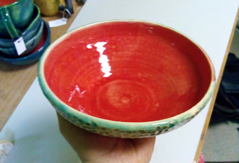 Керамическая глубокая тарелка. Красная.